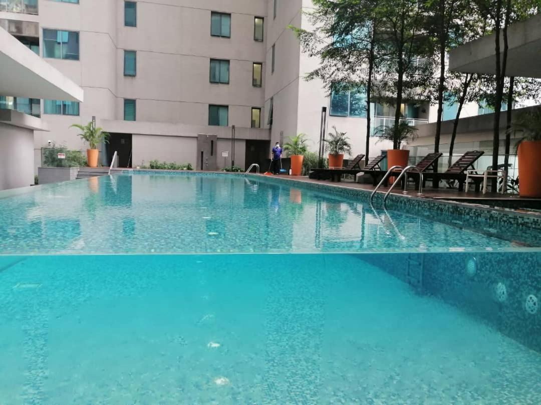 Mercu Summer Klcc With Karaoke & Pool Table Apartment